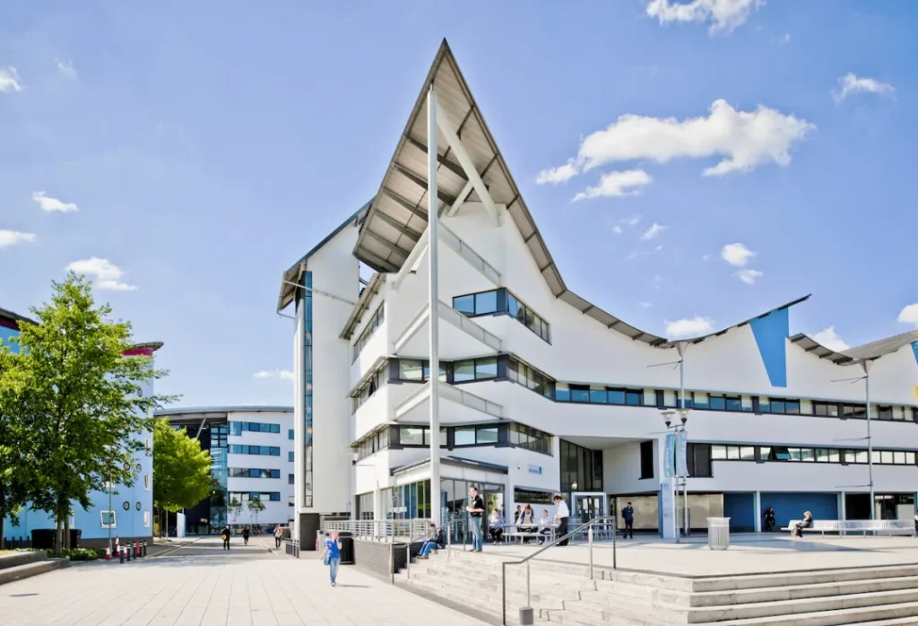 Study at University of East London with CAS