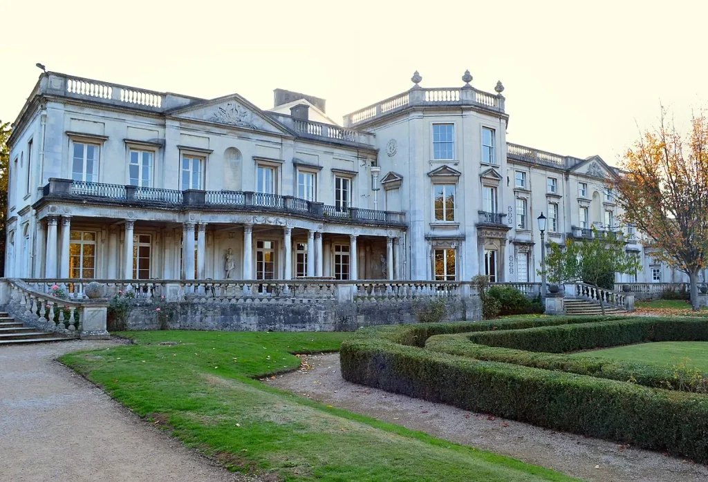 Roehampton University London affordable education opportunities for students